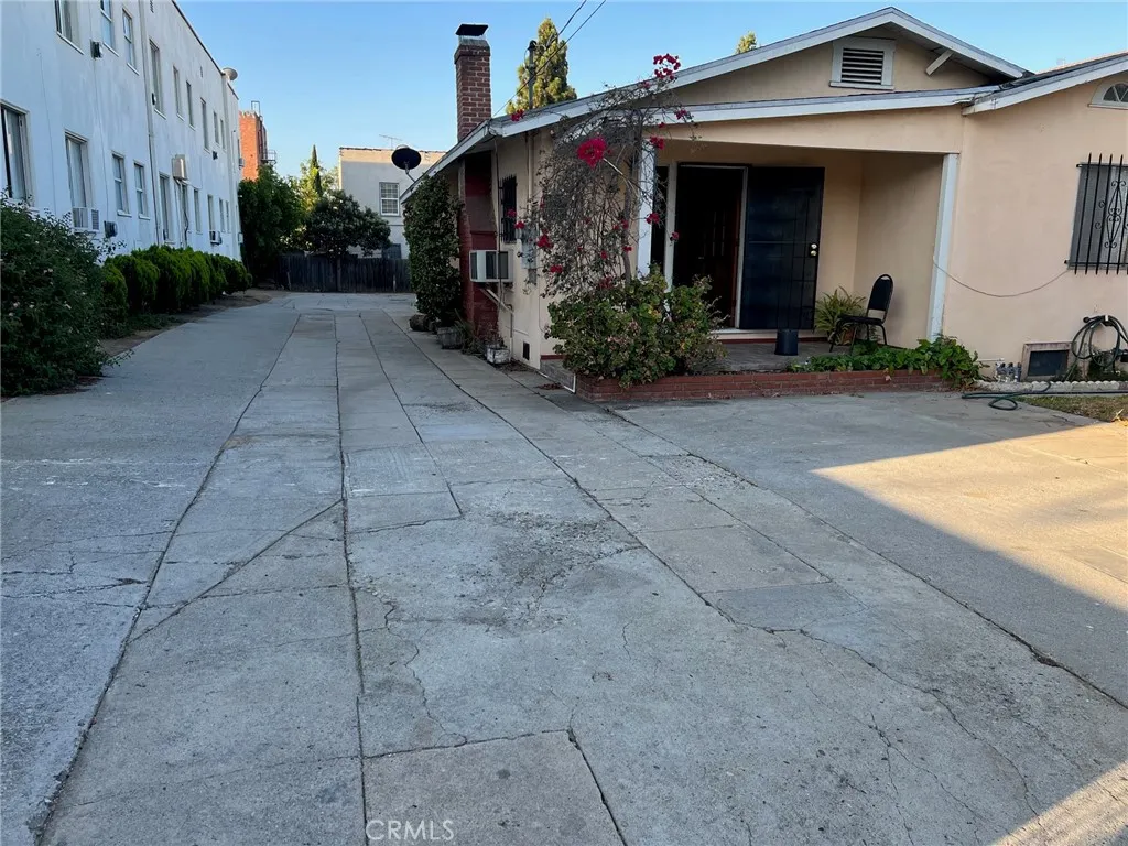 4920 4922 W Fountain Avenue, Los Angeles, California 90029 home-pic-1