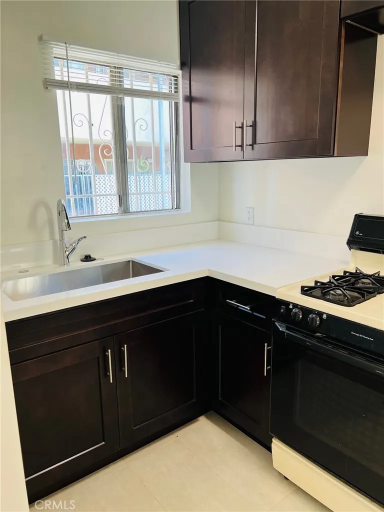 4920 4922 W Fountain Avenue, Los Angeles, California 90029 home-pic-11