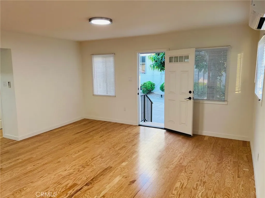 4920 4922 W Fountain Avenue, Los Angeles, California 90029 home-pic-19