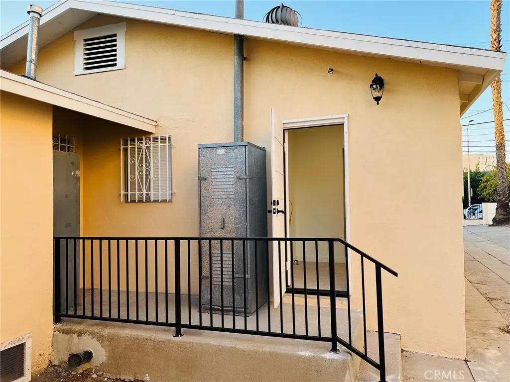 4920 4922 W Fountain Avenue, Los Angeles, California 90029 home-pic-2