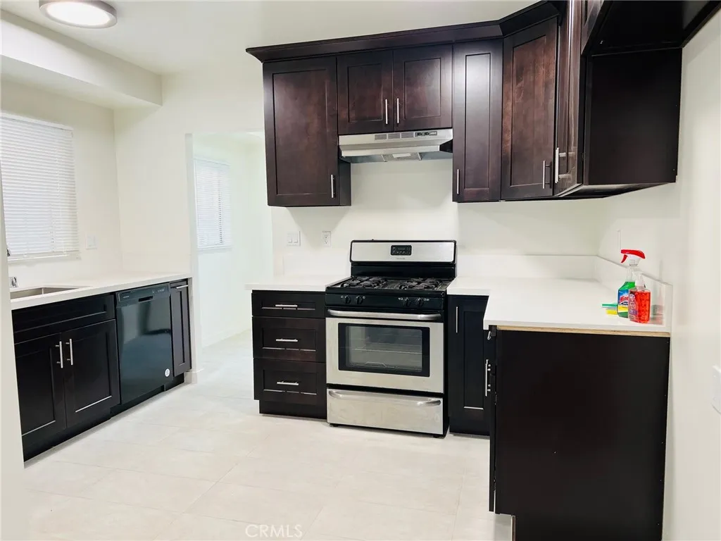4920 4922 W Fountain Avenue, Los Angeles, California 90029 home-pic-5