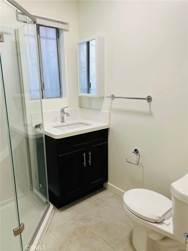 4920 4922 W Fountain Avenue, Los Angeles, California 90029 home-pic-17