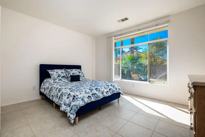 30-web-or-mls-SB_Waterford_0924_030