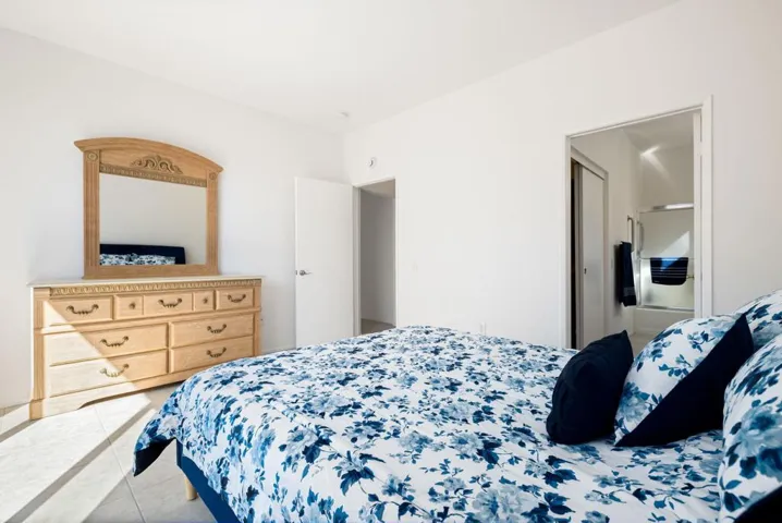 31-web-or-mls-SB_Waterford_0924_031
