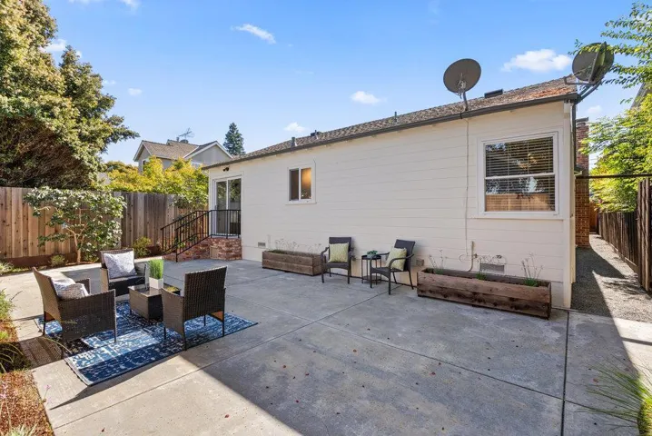 1825 Chestnut Street, San Carlos, California 94070