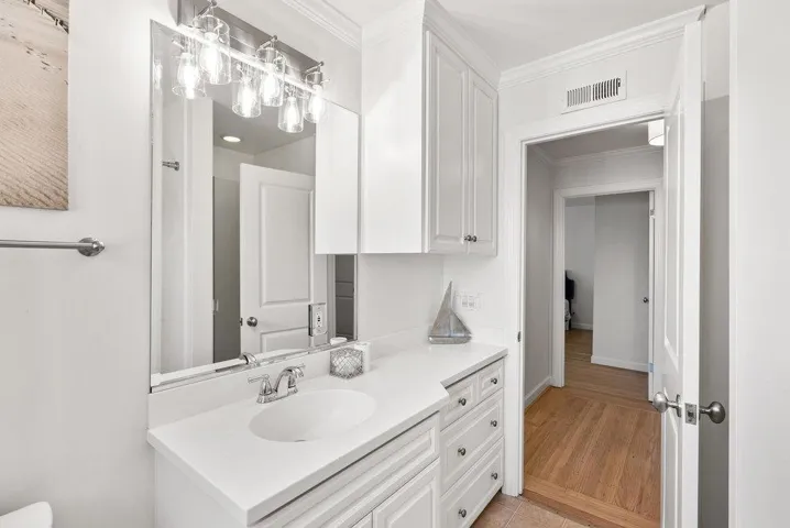 1825 Chestnut Street, San Carlos, California 94070