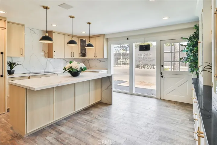 11644 Ventura Boulevard, Studio City, California 91604