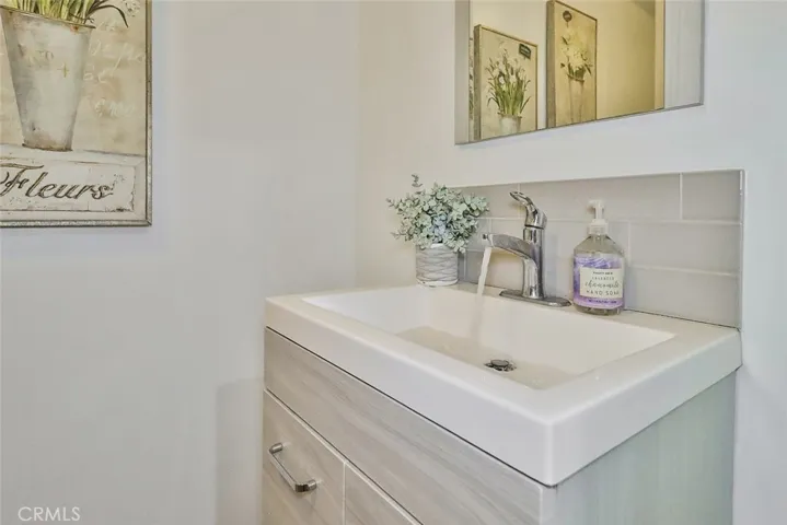 11644 Ventura Boulevard, Studio City, California 91604