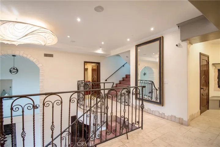 3229 Hillock Drive, Los Angeles, California 90068