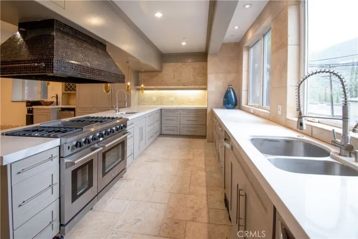 3229 Hillock Drive, Los Angeles, California 90068