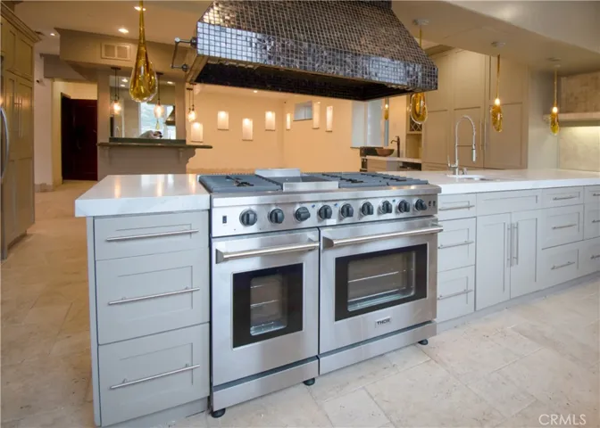 3229 Hillock Drive, Los Angeles, California 90068
