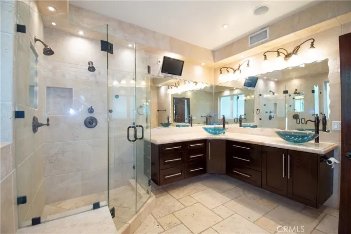 3229 Hillock Drive, Los Angeles, California 90068