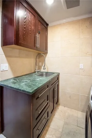 3229 Hillock Drive, Los Angeles, California 90068
