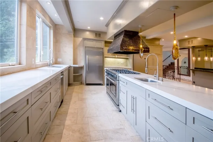 3229 Hillock Drive, Los Angeles, California 90068