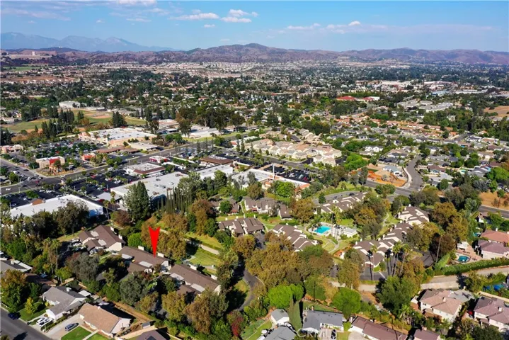 Walking distance to local shopping areas