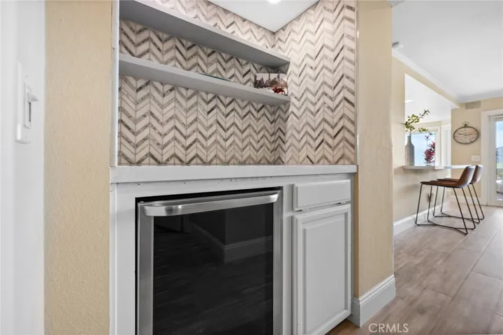 Bar area with Beverage Refrigerator