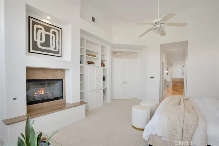 Fireplace in primary bedroom level 1