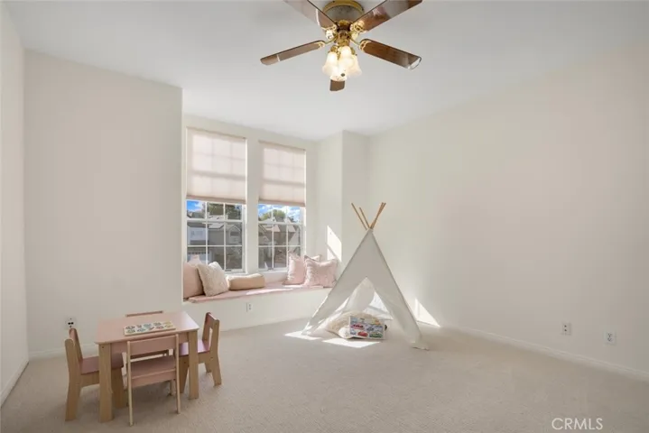 Large 3rd bedroom with mirrored closet doors