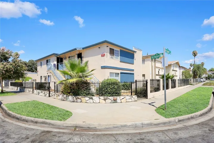 Freshly exterior painted provide nice curb appear. (some area of picture has been photoshop)