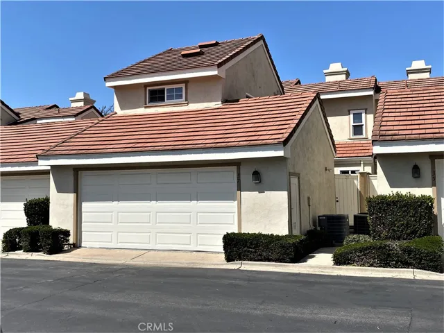 27 Dartmouth 26, Irvine, California 92612