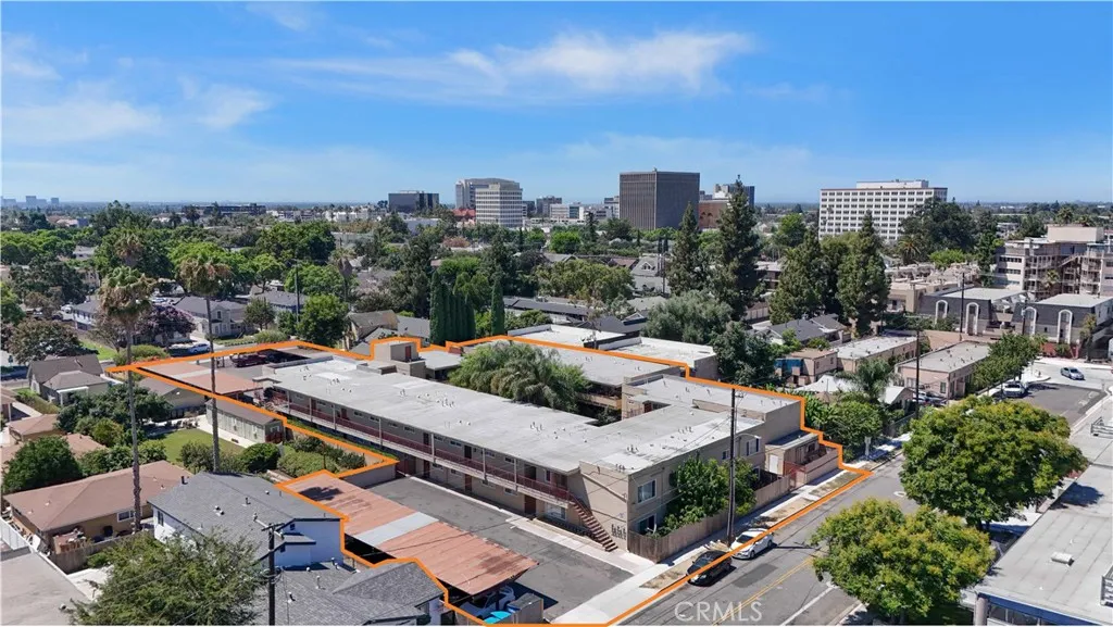 511 E Washington Avenue, Santa Ana, California 92701, ,Residential Income,For Sale,Washington,OC24202271