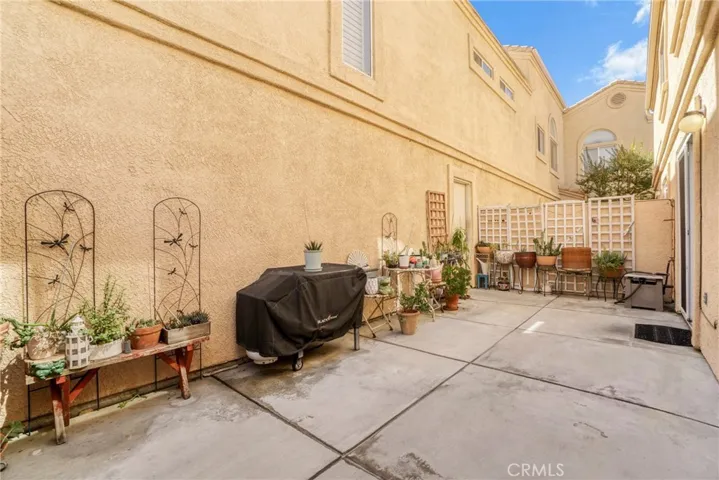 18736 Vista Del Canon B, Newhall, California 91321