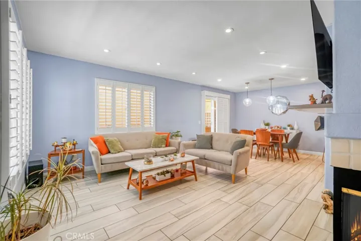 18736 Vista Del Canon B, Newhall, California 91321