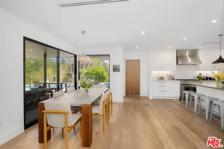11460 Laurelcrest Road, Studio City, California 91604