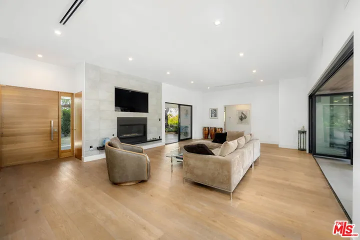 11460 Laurelcrest Road, Studio City, California 91604