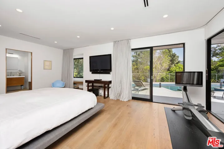11460 Laurelcrest Road, Studio City, California 91604