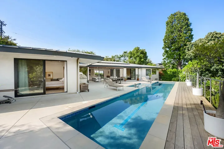 11460 Laurelcrest Road, Studio City, California 91604