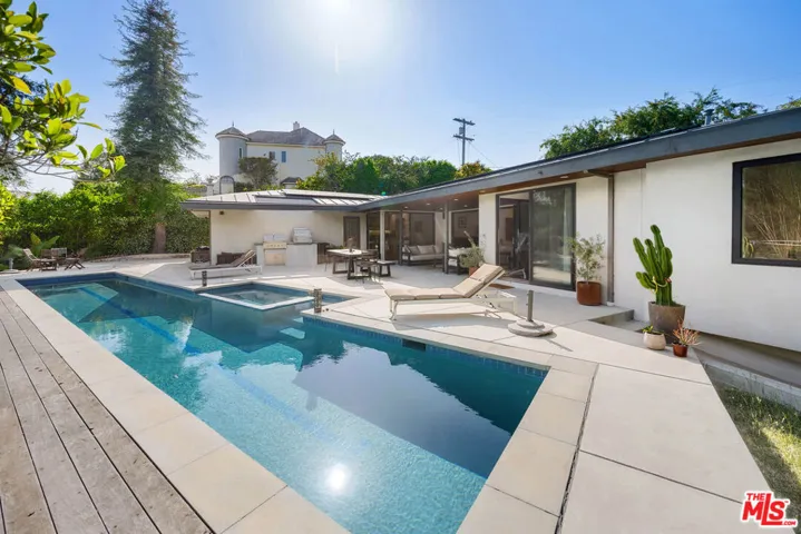 11460 Laurelcrest Road, Studio City, California 91604