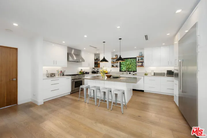 11460 Laurelcrest Road, Studio City, California 91604
