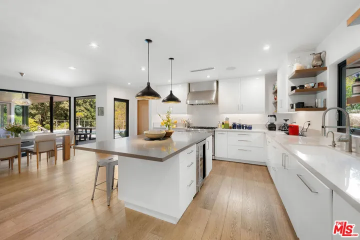 11460 Laurelcrest Road, Studio City, California 91604