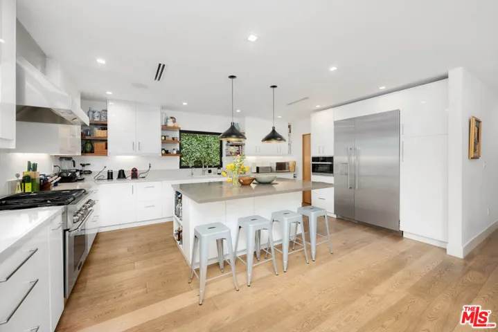 11460 Laurelcrest Road, Studio City, California 91604