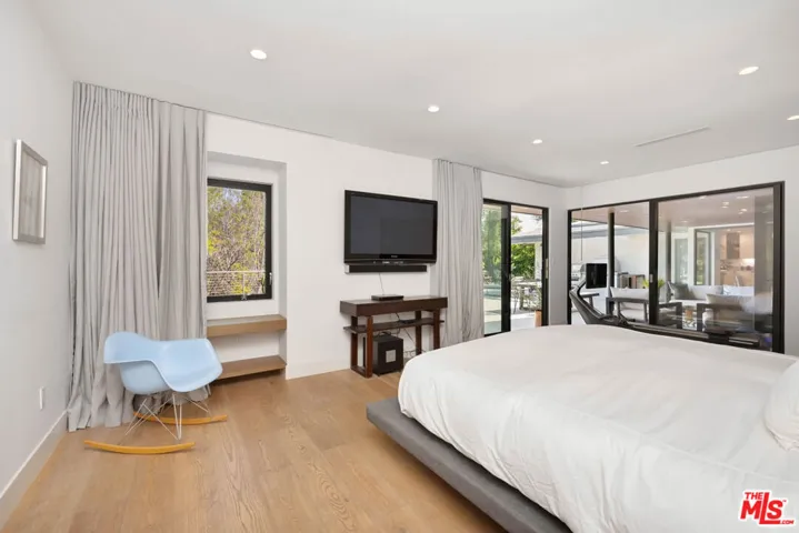 11460 Laurelcrest Road, Studio City, California 91604