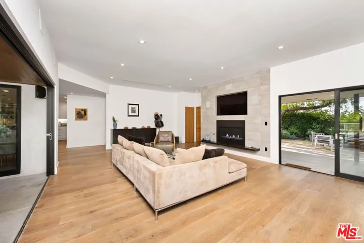 11460 Laurelcrest Road, Studio City, California 91604