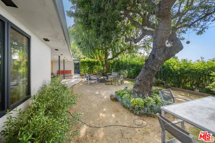 11460 Laurelcrest Road, Studio City, California 91604