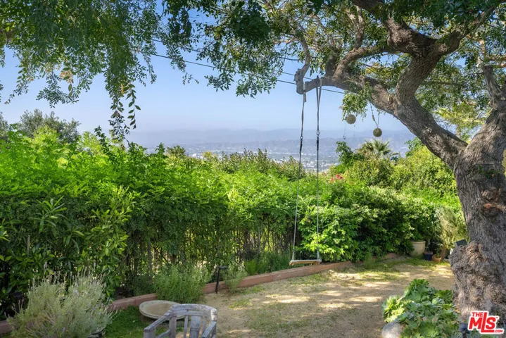 11460 Laurelcrest Road, Studio City, California 91604