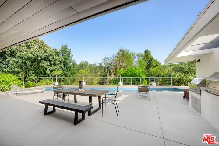 11460 Laurelcrest Road, Studio City, California 91604