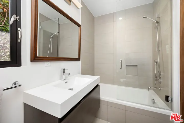 11460 Laurelcrest Road, Studio City, California 91604