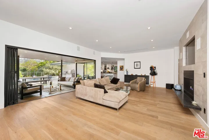 11460 Laurelcrest Road, Studio City, California 91604