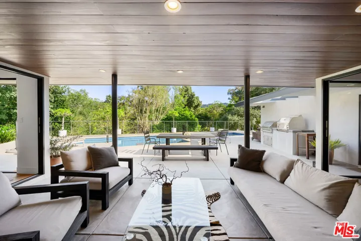 11460 Laurelcrest Road, Studio City, California 91604