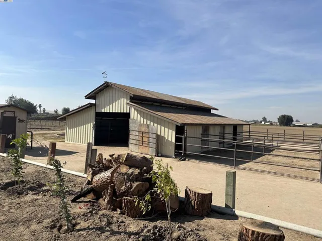 28141 Two Rivers Road, Manteca, California 95337