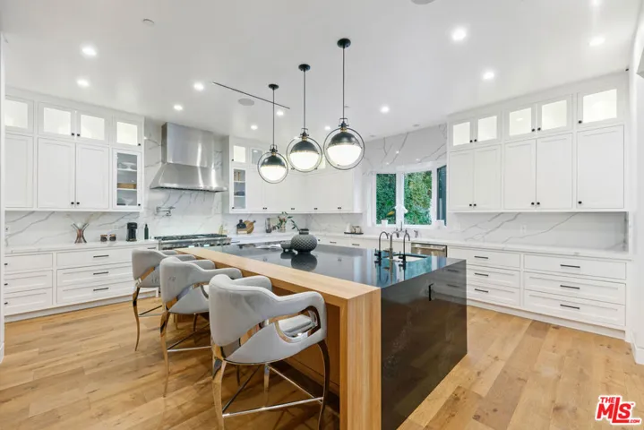 15468 Morrison Street, Sherman Oaks, California 91403