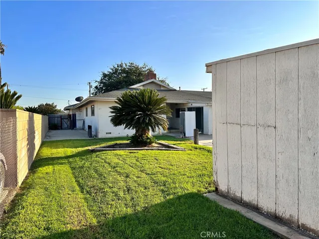 8443 Donna Way, Jurupa Valley, California 92509