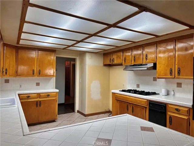 8443 Donna Way, Jurupa Valley, California 92509
