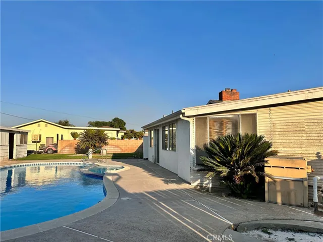 8443 Donna Way, Jurupa Valley, California 92509