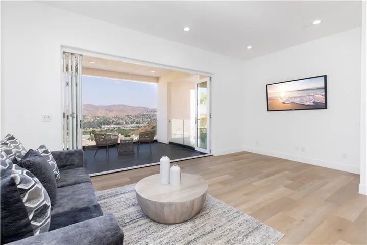 910 S Canyon Heights Drive, Anaheim Hills, California 92808