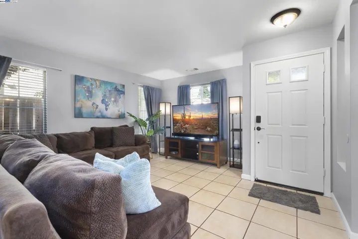2142 Woodbine Avenue, Manteca, California 95337